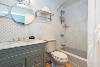 One block walk to gondola, ski lockers downstairs, River Trail close by! - 2