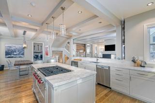 Luxury at Miles High, with 2 Free Ski Passes - 5