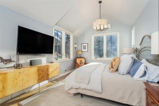 Luxury at Miles High, with 2 Free Ski Passes - 1