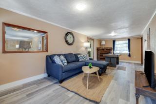 Retro! - 4BR Near Sav Airport - Bloomingdale - 4