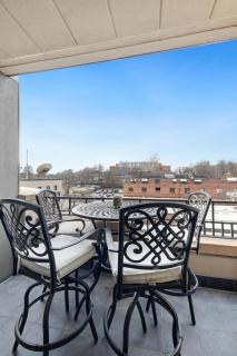 Fay Flat-Monthly Rental-Downtown High Rise Suite - 8