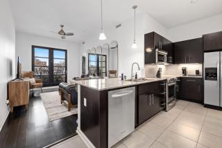 Fay Flat-Monthly Rental-Downtown High Rise Suite - 5