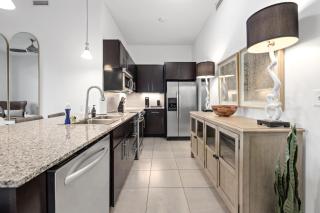 Fay Flat-Monthly Rental-Downtown High Rise Suite - 2