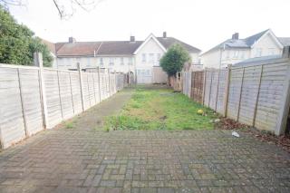 Three bedroom house newly renovated close to Gravesend town Center Blue water Stratford Westfield and 33 mins to Kings Cross on southeastern javelin line - Kent - 5