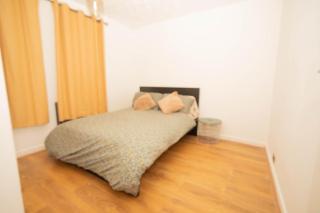 Three bedroom house newly renovated close to Gravesend town Center Blue water Stratford Westfield and 33 mins to Kings Cross on southeastern javelin line - Kent - 4