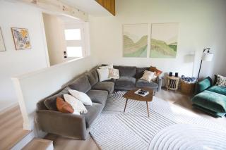 Dog Friendly Modern Home - Sisters - 0