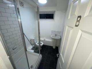 Couples Retreat - City Centre With Parking - Shared Unit - - 5