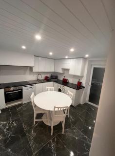 Rare - House with private garage - Historic city center Peniche - beach 500 m - Max 6 people - Peniche - 0