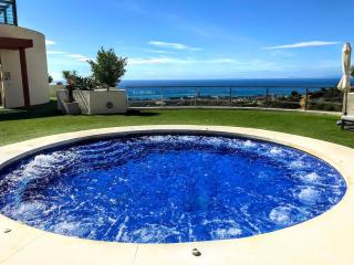 Spacious apartment with 3 pools & gym - Marbella - 0