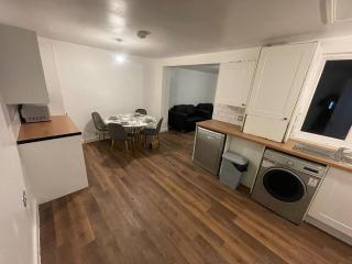 Tranquil Park Escape Cosy Bedroom Shared Space - Sheffield - 8
