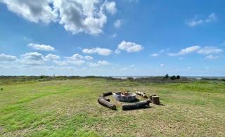 Fire and Ike - A stunning 4 bedroom, 3 bathroom, Beachfront Retreat! Massive Lot Packed w Amenities - Crystal Beach - 2