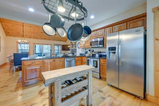 Sapphire Valley Resort Cabin with Fireplaces and Grill - Sapphire - 4
