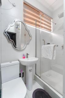 1 bedroom Luxury Shortlet Apartment in Osapa London, Lekki - Lagos - 8