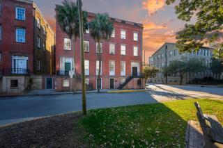 Sleeps 16! Walk To Broughton And River Street!-1-3 - 8