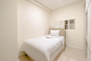 1BR with Direct Access to Pool at Parahyangan Residence Apartment By Travelio - 9