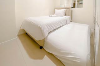 1BR with Direct Access to Pool at Parahyangan Residence Apartment By Travelio - 7