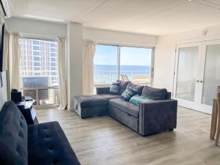Ilikai Apt 1822-2BR2BA Modern Unit with Ocean &Harbor Views No resort fees - Honolulu - 0