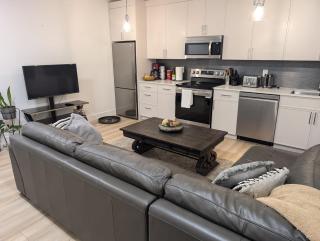 Beautiful 2 Bedroom suite - 5