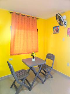 Jenessa's Bedsite , 3-4 Pers , AC, Wifi, Netflix - Cantilan - 2