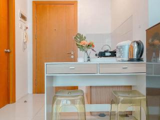 Brand New and Homey 2BR Apartment at Woodland Park Residence By Travelio - 3