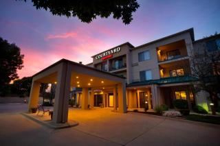 Courtyard by Marriott Champaign - Champaign - 8
