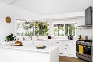 Fuller Holidays - Byron Pacific Vista - Large family home with Pool - 8