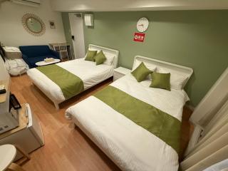 Higashi-Shinjuku 906 - 9