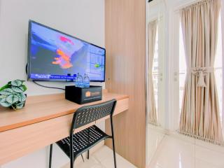 Cozy and Homey Studio at Springlake Summarecon Bekasi Apartment By Travelio - 2