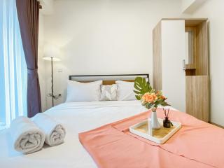Homey and Spacious 2BR at Meikarta Apartment By Travelio - 9