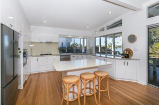Luxury Waterfront Stay at Tallebudgera Creek - Gold Coast - 1