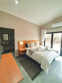 Krugers elegant escape The Kop - Marloth Park - 4