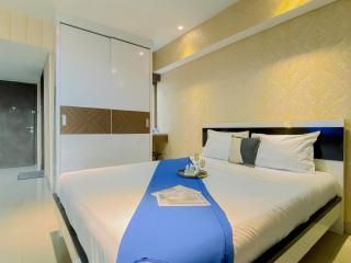 Homey and Comfy Studio H Residence Apartment By Travelio - 7