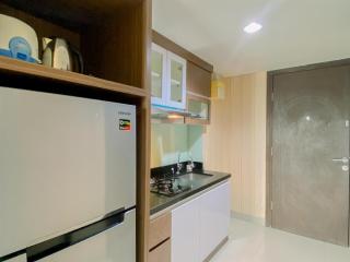 Homey and Comfy Studio H Residence Apartment By Travelio - 1