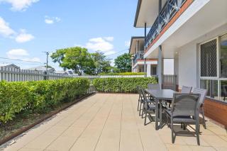The Villa on Shire - Comfort near Coorparoo Square - Brisbane - 1