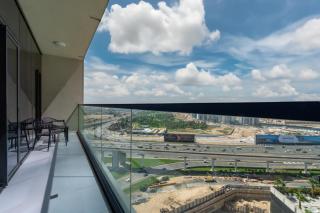 KeyRock Elegant Aykon Apartment with City Views - 9