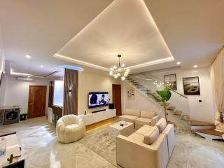 Luxury 2 Bedroom Maisonette with Swimming Pool & PS5 in Lekki - Lagos - 7