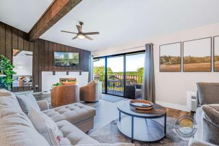 YOUR New Luxury Lakeview Condo w Pool Access - Lake Geneva - 8