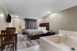 Americas Best Value Inn Houston Heights at I-45 - Houston - 4
