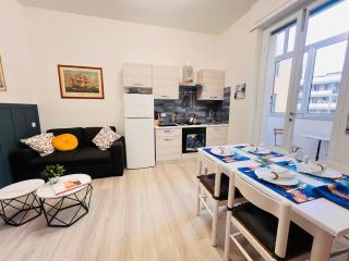 Sunny Sands Apartments - Livorno - 0