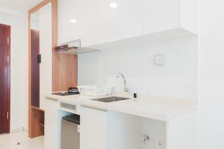 Restful and Homey Studio at Sky House Alam Sutera Apartment By Travelio - 2