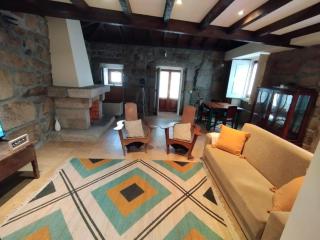 Casa dos Livros - Guest House - Vila Nova de Tazem - 0