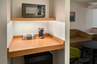 Fairfield Inn & Suites Woodbridge - Avenel - 1