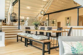 Traditional Architecture Meets Modern Design - Thumby - 7