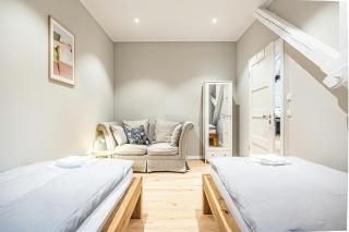 Traditional Architecture Meets Modern Design - Thumby - 3