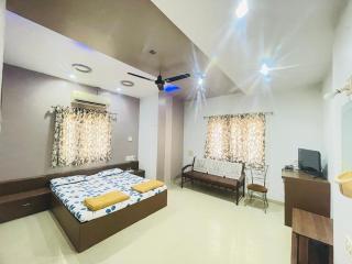 Hotel Rajdhani - Best Family Hotel in Pavagadh and in Halol GIDC - Hālol - 2