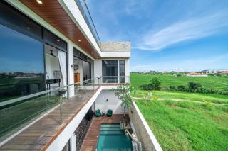 Eco Elegance Villa with Rooftop and Paddy Field View - Canggu - 8