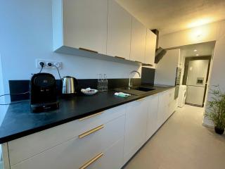BnGo I Le Spacieux I 12 personnes, 5 chambres, 2 salle de bain, parking privé, WC séparé, Wifi - Villeurbanne - 1