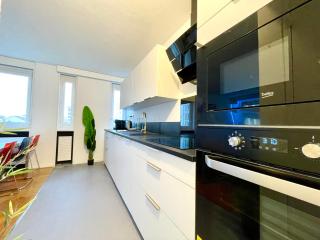 BnGo I Le Spacieux I 12 personnes, 5 chambres, 2 salle de bain, parking privé, WC séparé, Wifi - Villeurbanne - 4