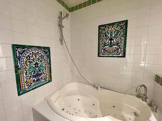 BnGo I Le Spacieux I 12 personnes, 5 chambres, 2 salle de bain, parking privé, WC séparé, Wifi - Villeurbanne - 3