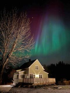 Arctic photo retreat Lofoten - lakehouse Bjørkly - 0